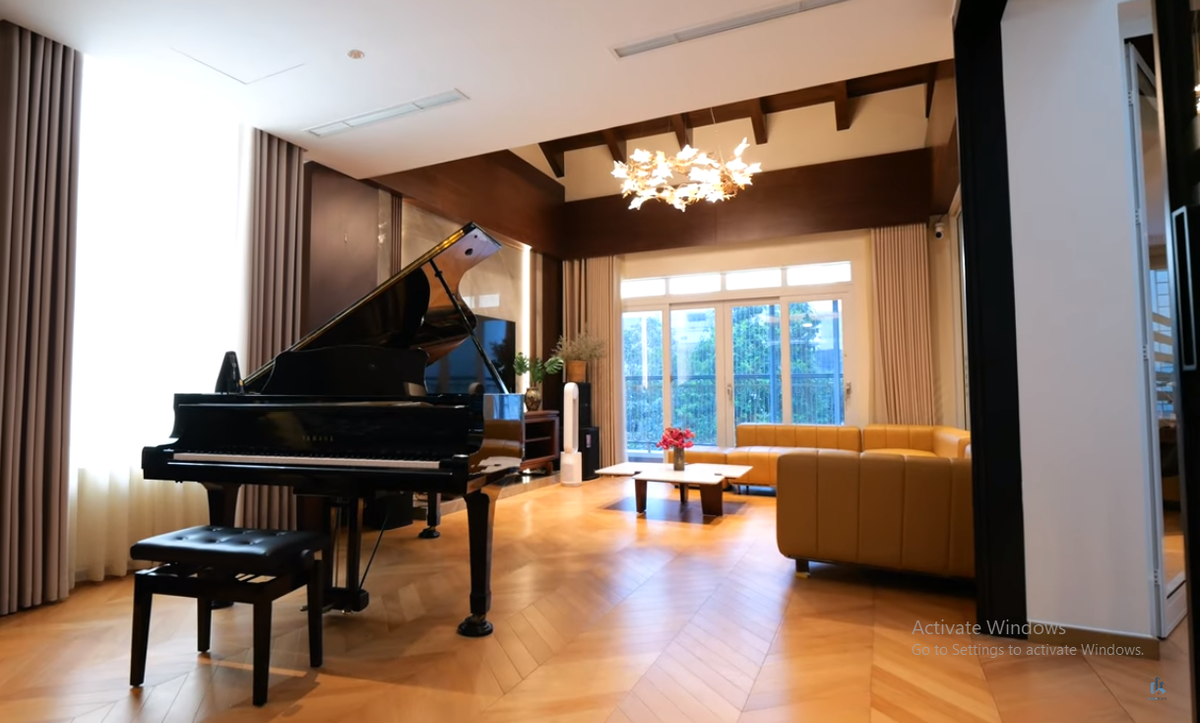 Trên tầng 3 thiết kế thêm một phòng khách có diện tích lớn hơn.