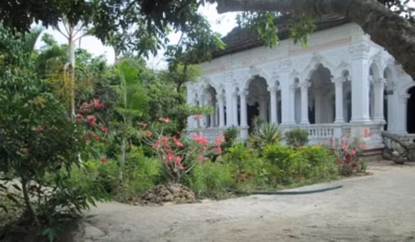  Ngôi nhà của vợ chồng bà Đoàn Thị Trí được xem là lâu đời nhất tại làng cổ Đông Hòa Hiệp (huyện Cái Bè, Tiền Giang) mang kiến trúc kiểu nhà rường Huế nhưng đậm chất Nam bộ. Ảnh: Baoapbac