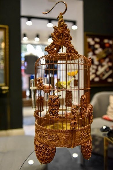 Chơi chim cảnh đẹp và hiếm nên lồng chim của anh Chương cũng thuộc dạng đẳng cấp, đắt đỏ bậc nhất. Ảnh: Dân trí