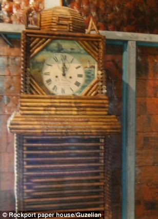 Stenman chế tạo ghế, bàn, giá sách và thậm chí cả rèm cửa và đồng hồ từ các trang báo và tạp chí.