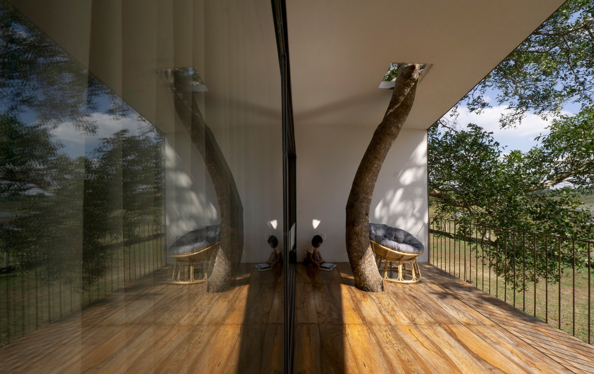 Với việc xây dựng từ kết cấu thép, tôn “phế liệu”, công trình có thể di chuyển từ nơi này sang nơi khác khá linh hoạt mà không ảnh hưởng đến môi trường tự nhiên.