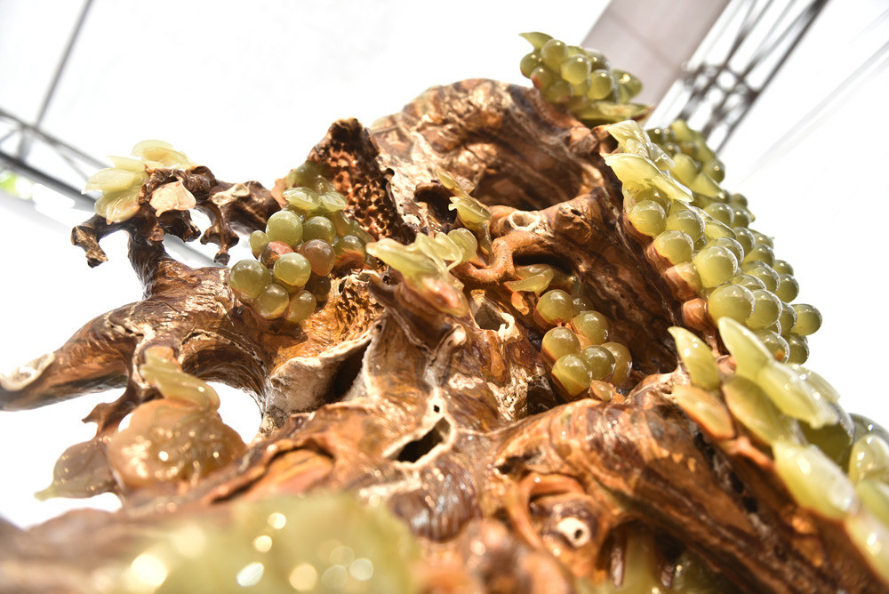 Theo nhà sưu tầm Nguyễn Hoàng Chương, Lão Nho bằng ngọc bố cục hài hoà, có tĩnh có động, cân bằng được âm, dương. Ảnh: Vietnamnet