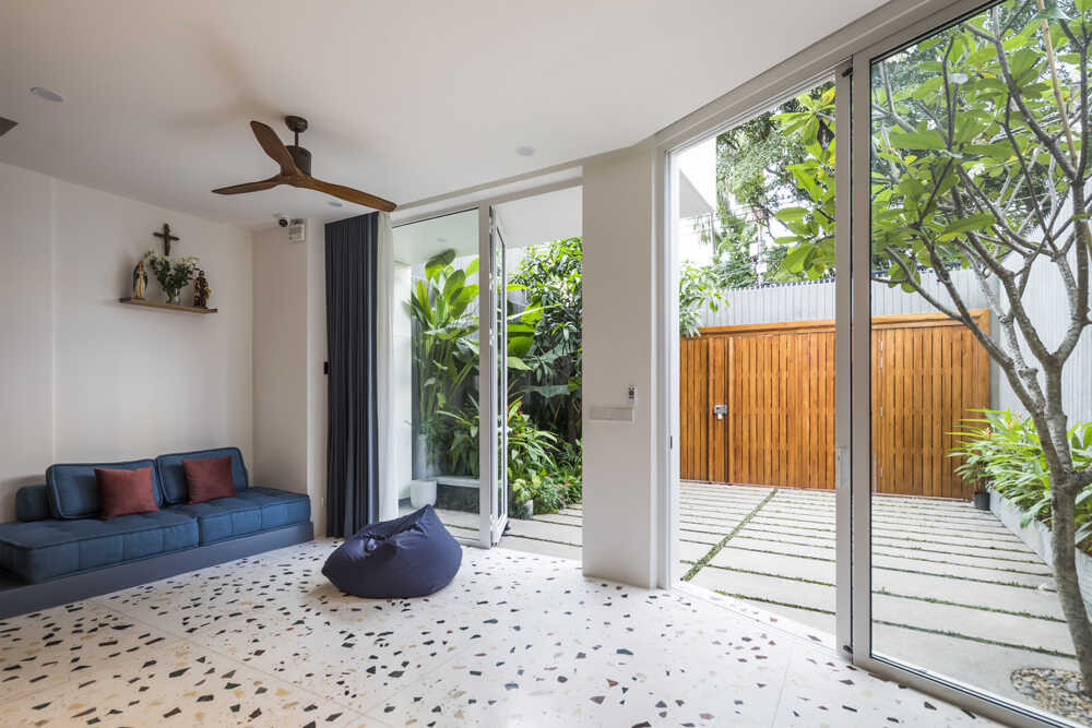 Phía trong là khu vực sinh hoạt chung gồm phòng khách, phòng ăn và nhà bếp.