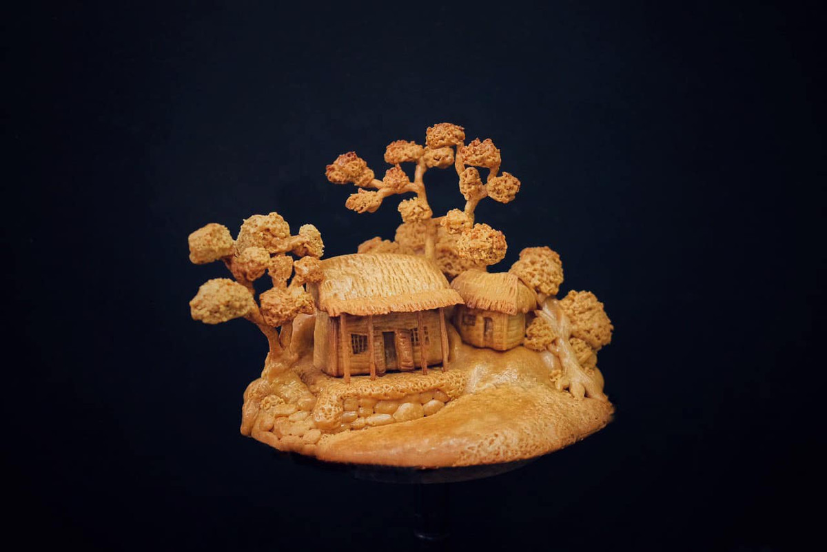 Bánh nướng truyền thống có hình tròn xinh và họa tiết phía trên nhưng chị đã tự thử thách mình bằng cách làm bánh nướng nhân đậu xanh có hình con cá, con gà, tiểu cảnh cây nhà, con trâu…