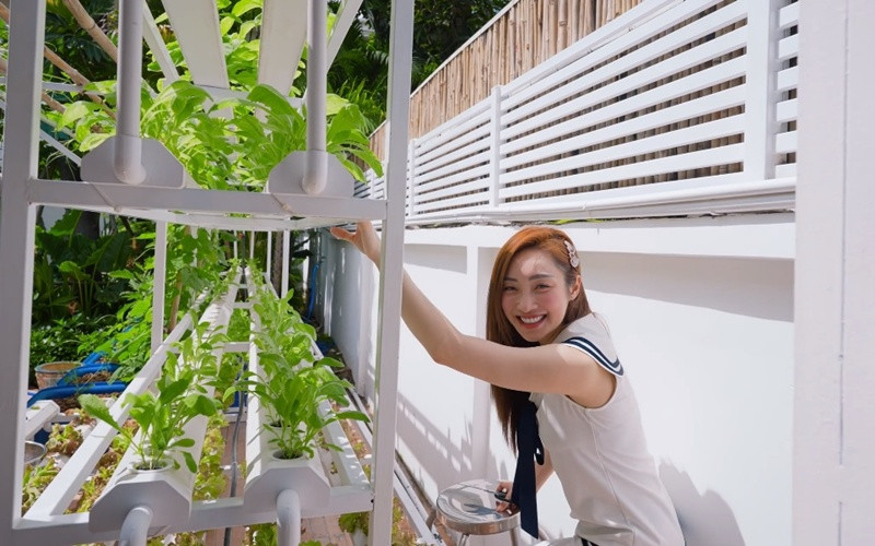 Bà mẹ một con cho biết luôn trân trọng từng khóm rau nhỏ vì đã bỏ công sức gieo trồng.