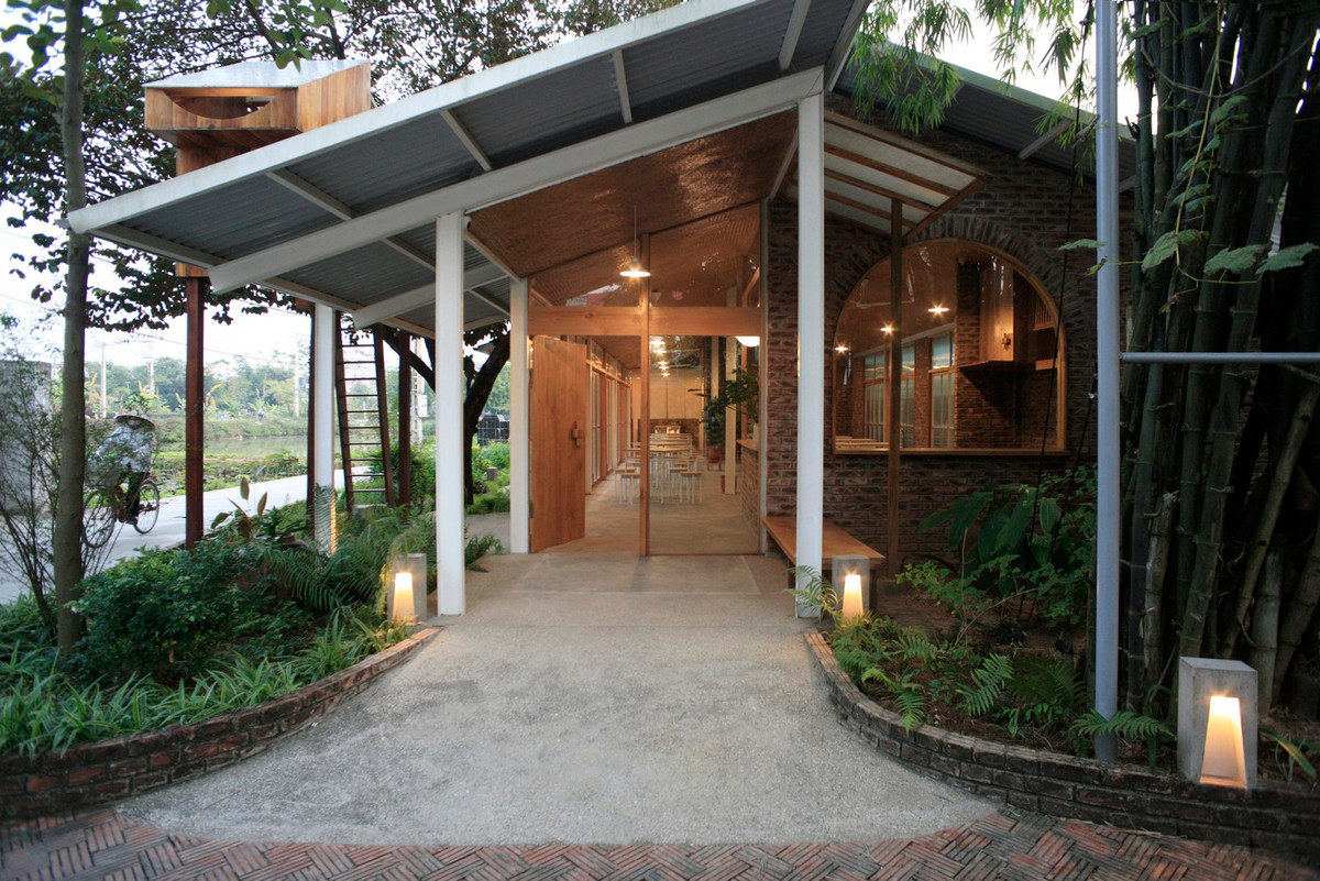 Do đó, kiến trúc sư đề xuất một khái niệm kiến trúc thể hiện tất cả các mối quan hệ một cách tự phát.