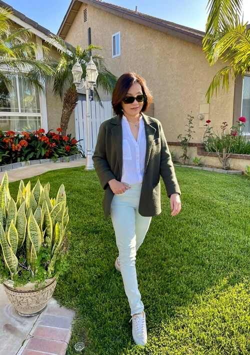 Sau hơn 3 năm ly hôn với Quang Minh, Hồng Đào có cuộc sống độc thân sang chảnh trong căn biệt thự tại California, Mỹ.