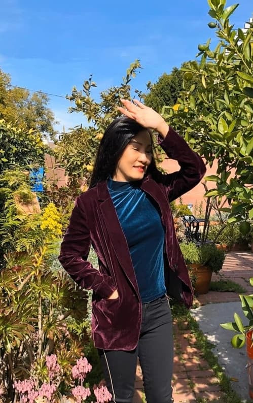 Góc sống ảo quen thuộc của Hồng Đào trong khu vườn.