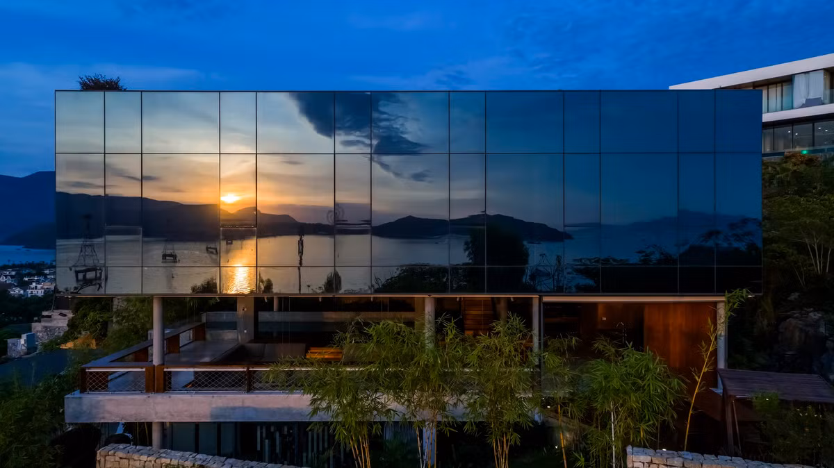 Trái ngược với sự đơn giản của các hình khối xây dựng, nhiều hiệu ứng thẩm mỹ và các yếu tố chức năng tạo ra trải nghiệm khó quên cho khách. Nguồn ảnh: Hiroyuki Oki