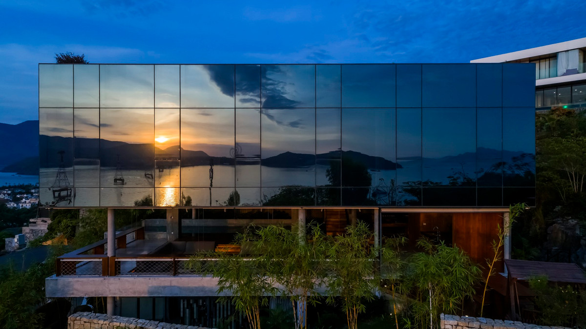 Trái ngược với sự đơn giản của các hình khối xây dựng, nhiều hiệu ứng thẩm mỹ và các yếu tố chức năng tạo ra trải nghiệm khó quên cho khách. Nguồn ảnh: Hiroyuki Oki