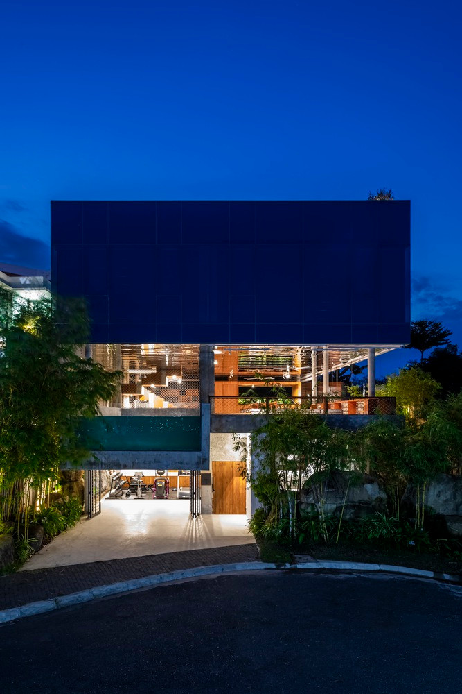 Không gian tầng 1 thông thoáng tự nhiên, không có cửa sổ, mang đến tầm nhìn toàn cảnh.