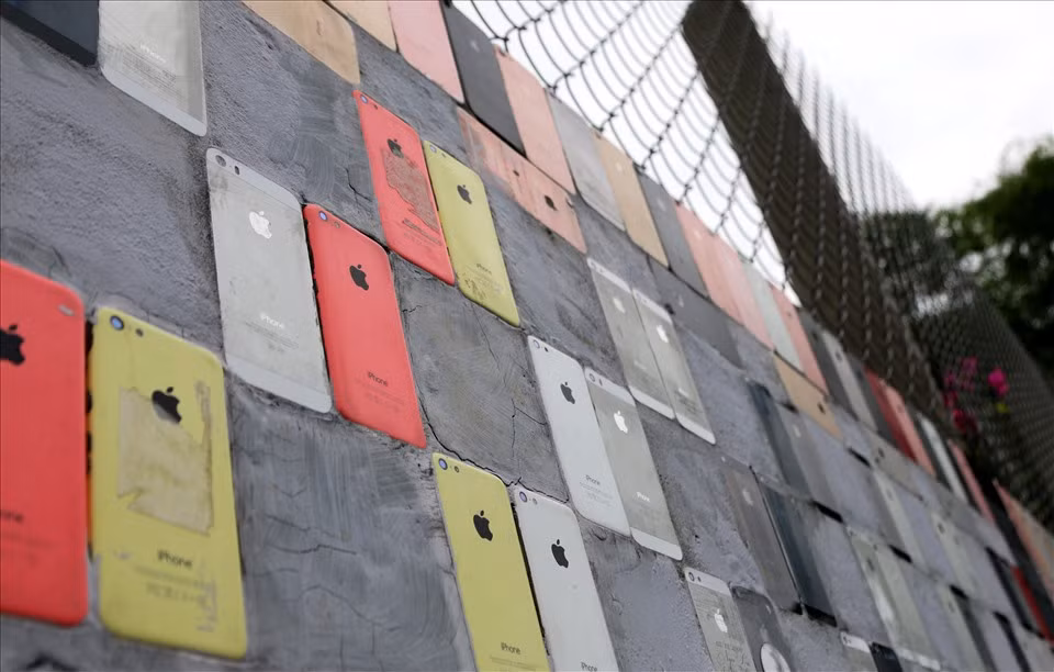 Các loại vỏ điện thoại iPhone được sử dụng gồm: iPhone 5, 5C, 6, 6S, 7, 7+, 8, 8+ và một số ít vỏ iPad. Ảnh: Lao động