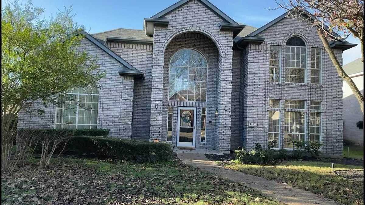 Biệt thự của Đan Trường mang phong cách chủ đạo là cổ điển, sang trọng, trị giá khoảng 450.000 USD (khoảng 10 tỷ đồng). Ảnh: FBNV