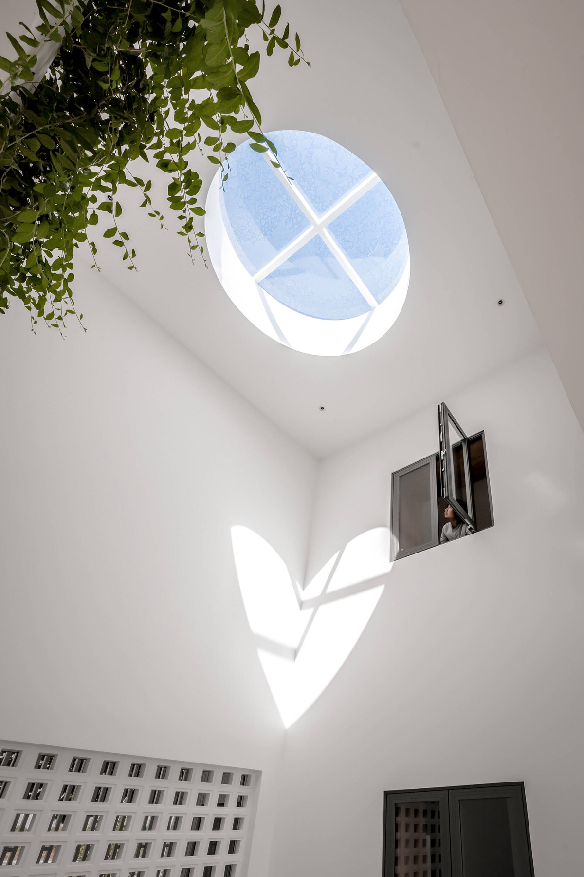 Giếng trời giúp đón nắng, đón gió cũng như tạo hiệu ứng thị giác.