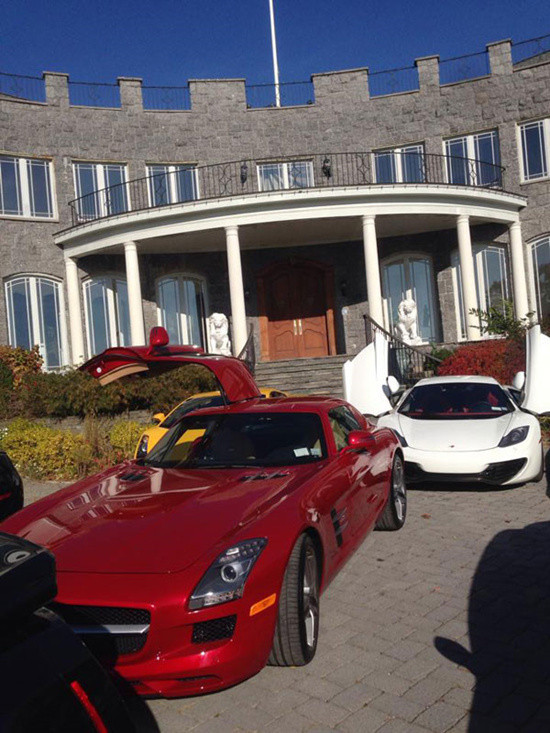 Biệt thự của Hà Phương rất rộng, ngoài sân có thể đỗ cả chục chiếc xế hộp đắt đỏ từ những thương hiệu hàng đầu thế giới. Ảnh: Internet