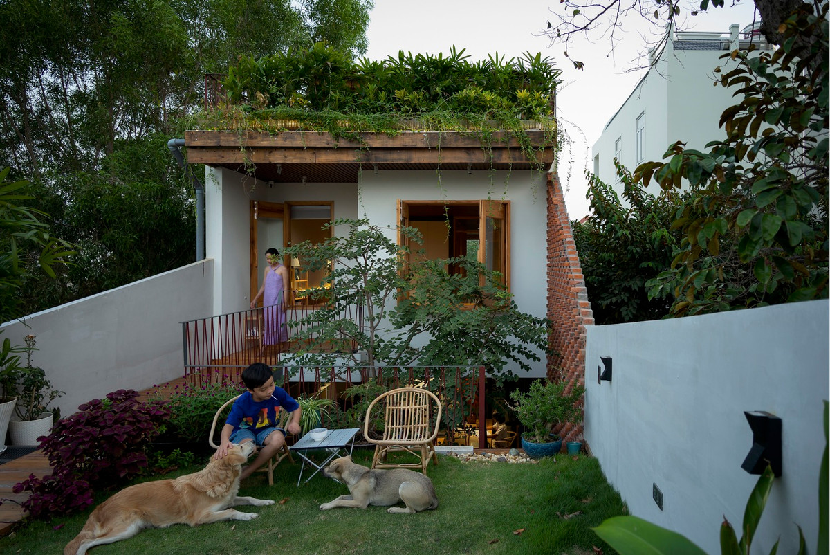 Hâm mộ tác phẩm “Dế Mèn phiêu lưu ký” của nhà văn Tô Hoài nên gia chủ luôn muốn tự xây dựng cho mình một ngôi nhà như dế mèn.