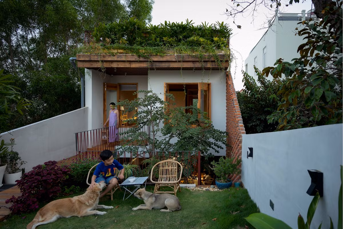 Hâm mộ tác phẩm “Dế Mèn phiêu lưu ký” của nhà văn Tô Hoài nên gia chủ luôn muốn tự xây dựng cho mình một ngôi nhà như dế mèn.