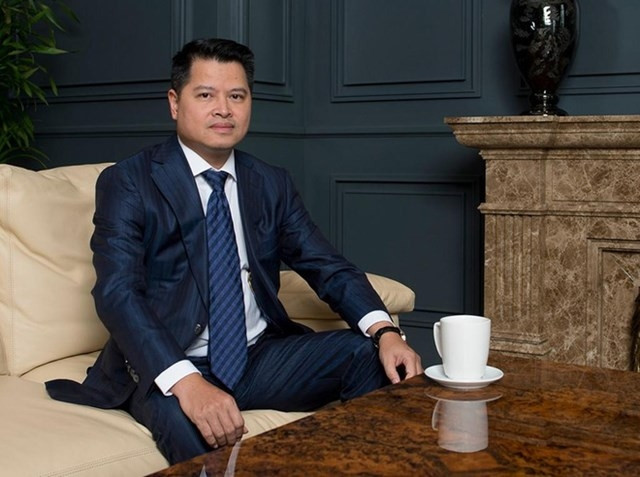 Bất ngờ 4 đại gia Việt từng đi buôn mì gói - Hình 4 Bat ngo 4 dai gia Viet tung di buon mi goi-Hinh-4