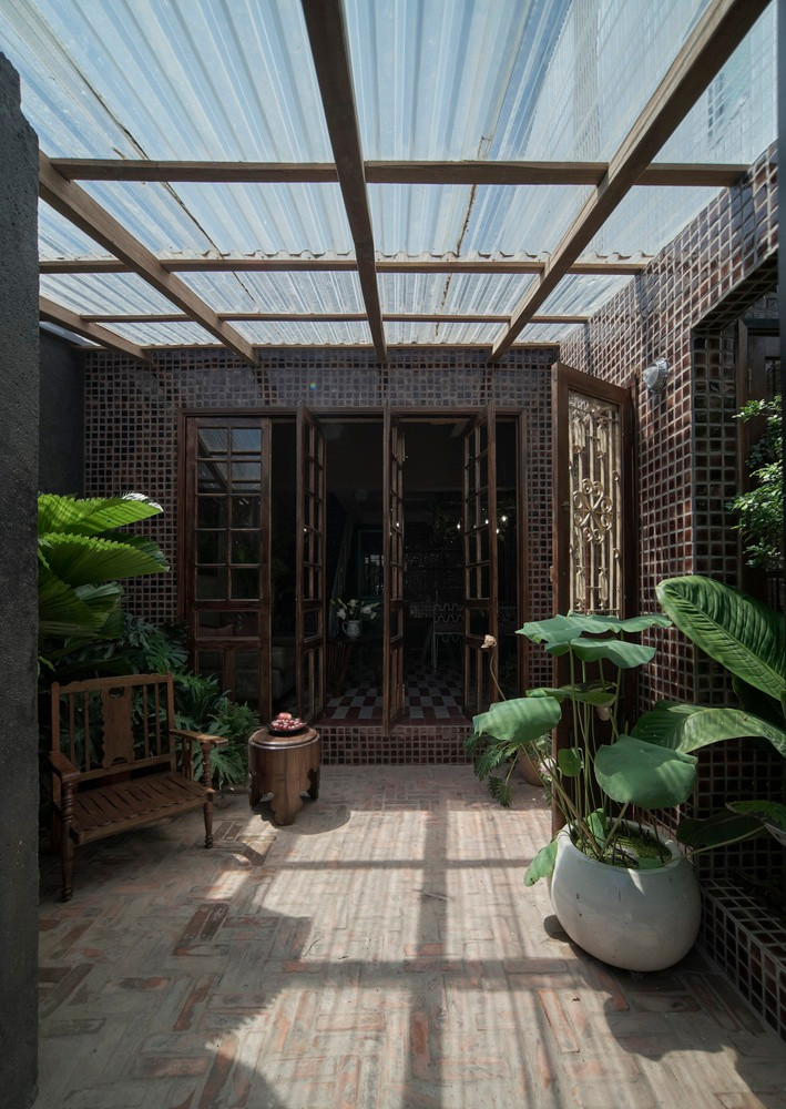 Do đó, khi lên ý tưởng thiết kế nhà, kiến trúc sư hướng đến một cái gì đó mới lạ nhưng vẫn hài hòa với các khu dân cư xung quanh.