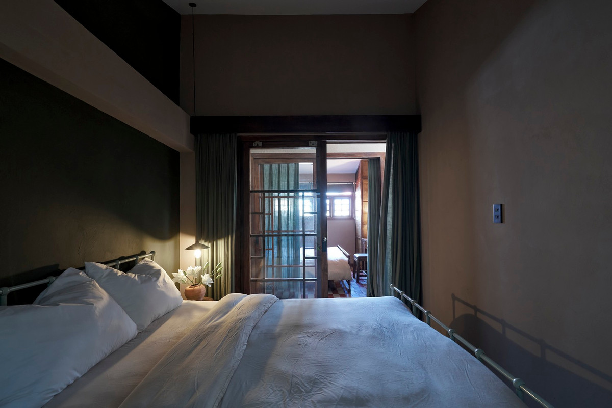 Phòng ngủ thiết kế tối giản.