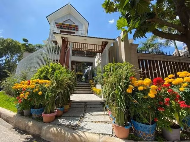 Căn biệt thự của Quý Bình và vợ doanh nhân từng được bà xã Ngọc Tiền nhiều lần đăng tải trên mạng xã hội. Ảnh: FBNV