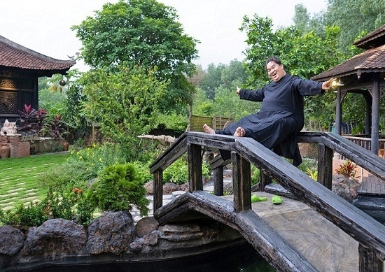 Từng ngọn cây, cọng cỏ trong nhà đều do Hoàng Mập chăm bón nên nam nghệ sĩ xem ngôi nhà như nơi lưu giữ những khoảnh khắc gia đình, dù thế nào cũng muốn giữ lại cho các con. Ảnh: Vietnamnet