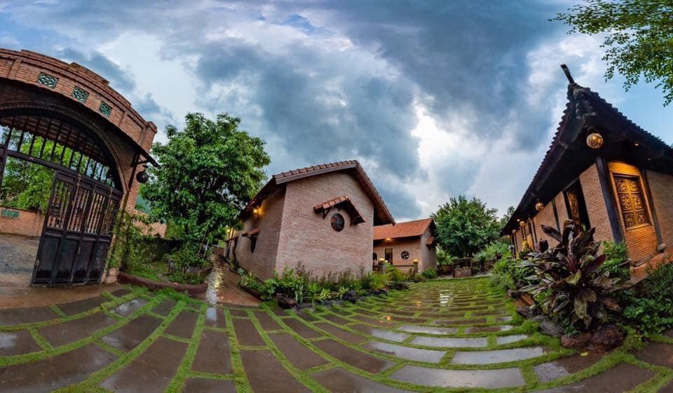 Hoàng Mập bắt tay xây nhà từ năm 2015 đến 2017 mới hoàn thành, gồm 2 cồng chính và phụ. Ảnh: Zing