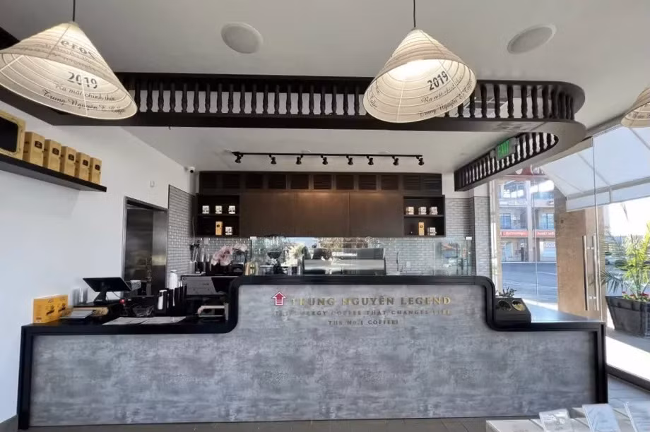 Đáng chú ý, tờ báo Eater Los Angeles – chuyên trang nổi tiếng và uy tín về ẩm thực tại Mỹ đã có bài viết khen ngợi những ly cà phê tuyệt ngon cùng trải nghiệm khác biệt tại không gian Trung Nguyên Legend đầu tiên tại Mỹ