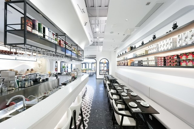 Thực khách nhận xét, quán cà phê Trung Nguyên tại Thượng Hải có phong cách kiến trúc khá nổi bật, độc đáo.