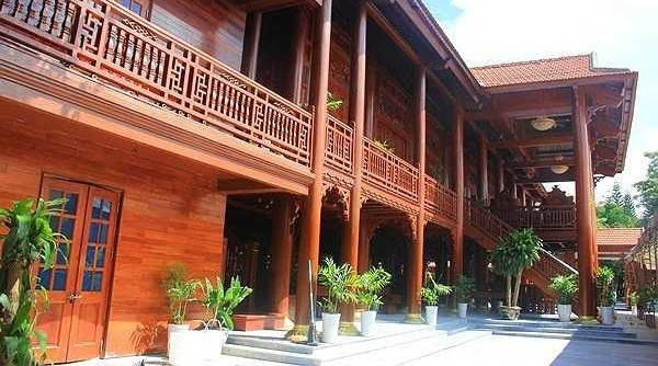 Cách đây nhiều năm, nhiều người trầm trồ trước ngôi nhà sàn nằm trong quần thể khu du lịch sinh thái Him Lam (Điện Biên) của đại gia Bùi Đức Giang. Ảnh: Giadinhvietnam