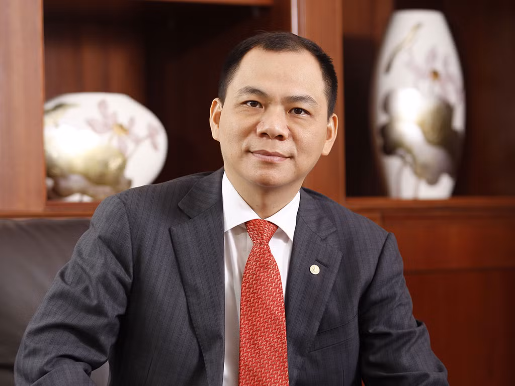 Cập nhật theo thời gian thực về bảng xếp hạng tỷ phú USD của Forbes cho thấy, ngày 18/8, tỷ phú Phạm Nhật Vượng, Chủ tịch Vingroup chỉ còn sở hữu 26,1 tỷ USD, giảm 11 tỷ USD so với ngày trước đó (17/8), đứng thứ 57 thế giới. Trước đó, vị trí cao nhất của ông Phạm Nhật Vượng được ghi nhận là đứng thứ 16 thế giới. Ảnh: Forbes