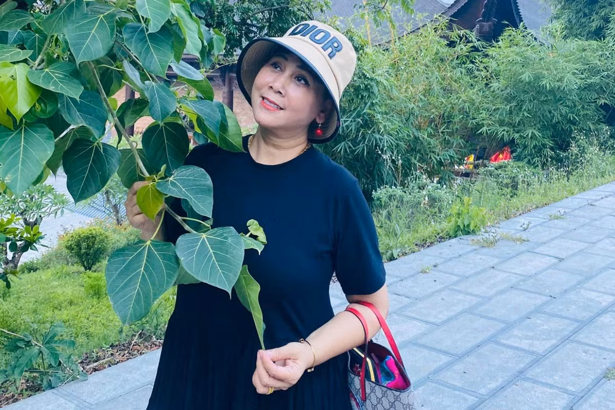  NSND Minh Hằng (sinh năm 1961) là diễn viên gạo cội của sân khấu và điện ảnh Việt Nam. Được khen ngợi là người phụ nữ tài sắc song cuộc sống riêng của NSND Minh Hằng không trọn vẹn.