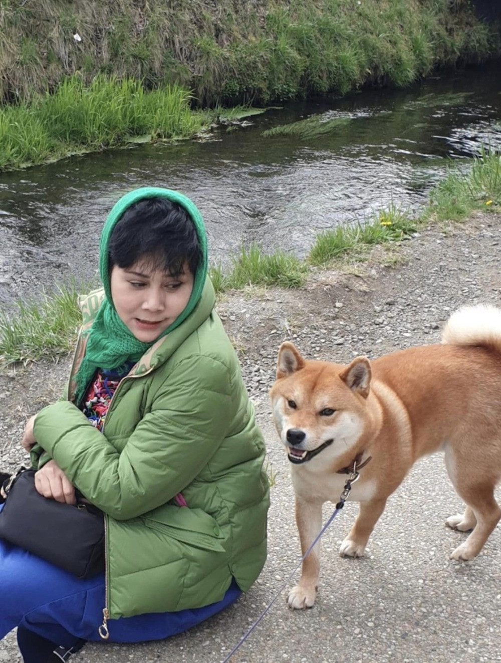 Tại đây, NSND Minh Hằng còn tự tay chăm sóc 20 con chó, mèo.