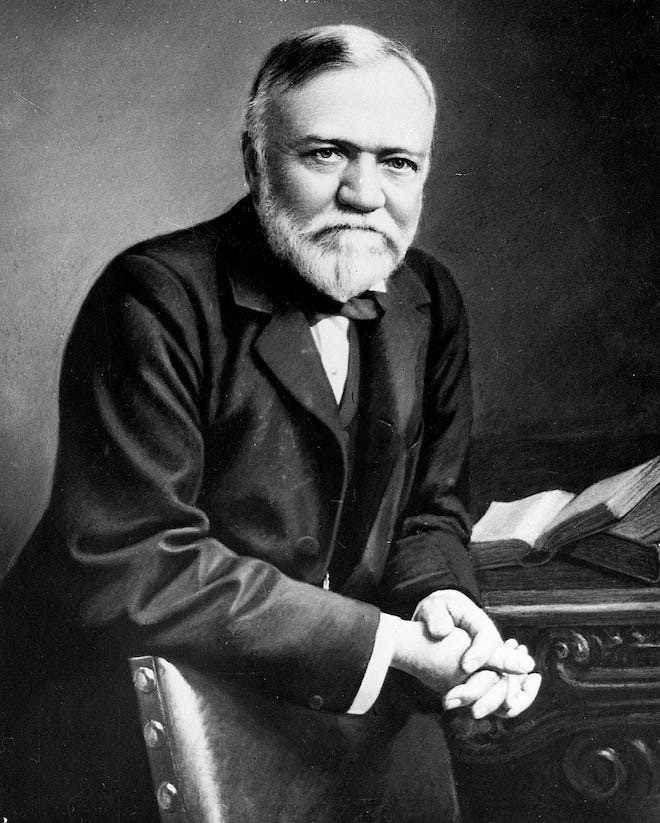 Nhà tư bản Scotland - Andrew Carnegie là ông trùm kinh doanh thép. Ông đã tích lũy được số tiền tương đương khoảng 372 tỷ USD nhờ dẫn đầu trong công cuộc mở rộng ngành công nghiệp thép tại Mỹ từ thế kỷ 19-20.