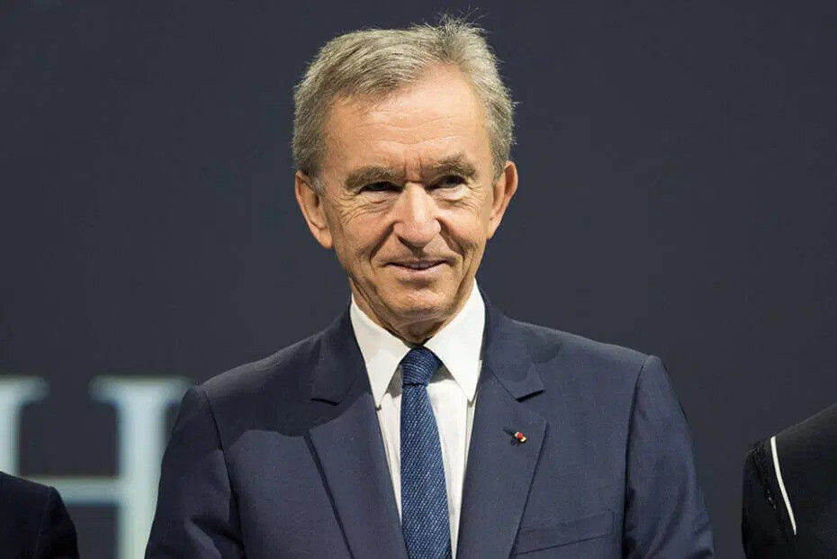 Theo ước tính của Forbes, tỷ phú Bernard Arnault - người sáng lập, chủ tịch và giám đốc điều hành của LVMH Moët Hennessy Louis Vuitton, công ty hàng xa xỉ lớn nhất thế giới sở hữu khối tài sản tương đương 205,3 tỷ USD tính đến ngày 28/2/2013, trở thành người giàu nhất thế giới. Nguồn ảnh: Luxuo