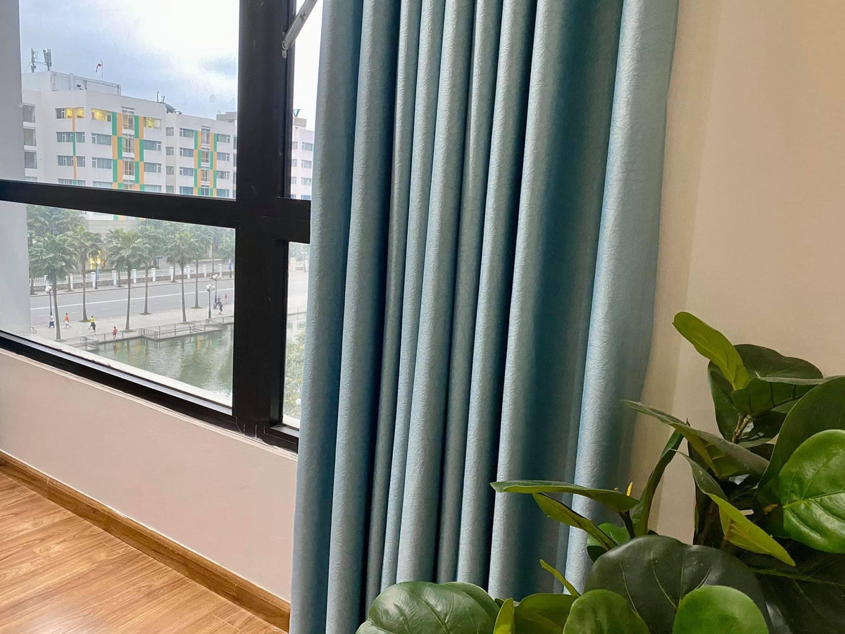 Phòng nào trong căn hộ cũng ngập tràn ánh sáng.