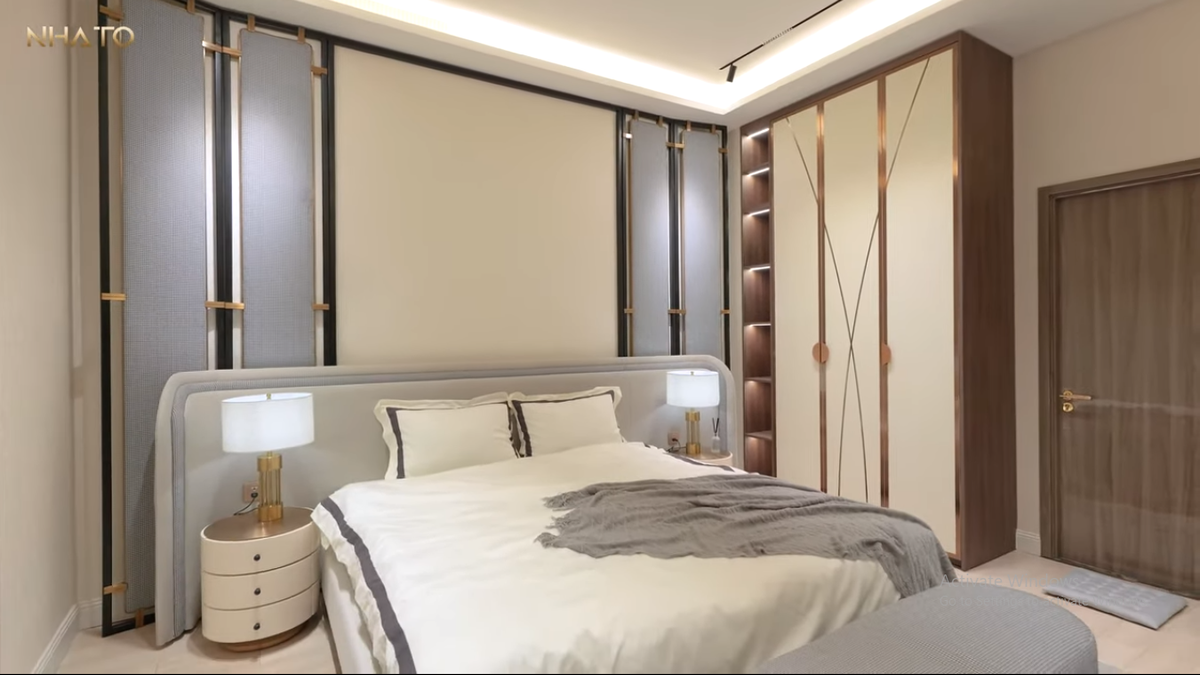 Tầng 2 rộng khoảng 200m2, được thiết kế 3 phòng ngủ, theo phong cách hiện đại Châu Âu.