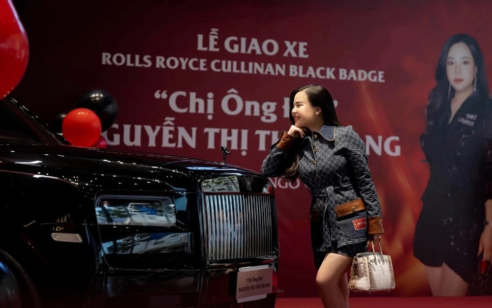 Tại thời điểm đó, Rolls Royce Cullinan Black Badge là chiếc SUV đắt nhất trên thế giới. Tại Việt Nam, Rolls Royce Cullinan Black Badge có giá lăn bánh khoảng 60 tỷ đồng. Ảnh: Internet