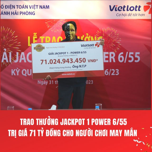 Theo đại diện Vietlott, từ đầu năm đến nay, Jackpot liên tiếp "nổ", trong đó nhiều giải có trị giá trúng thưởng lên đến gần 100 tỷ đồng. Gần đây nhất, tại kỳ quay số mở thưởng lần thứ 856 của loại hình xổ số tự chọn Power 6/55, Vietlott tìm thấy 1 tấm vé trúng giải Jackpot 1 trị giá 71 tỷ đồng. Ảnh: Vielott