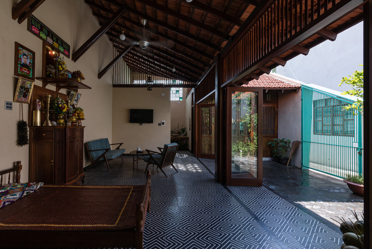 Sàn nhà lát gạch hoa kiểu cổ điển.