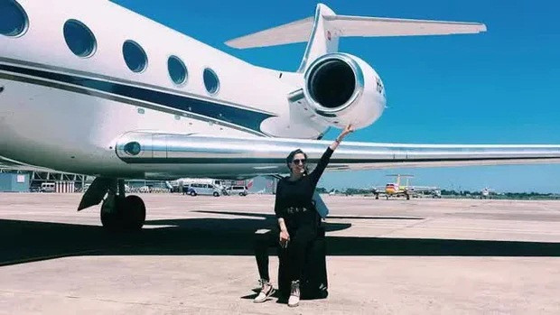 Các tiếp viên này dành hàng giờ, thường là một mình, không biết mệt mỏi để đảm bảo hành khách nhận được dịch vụ 5 sao cao cấp.