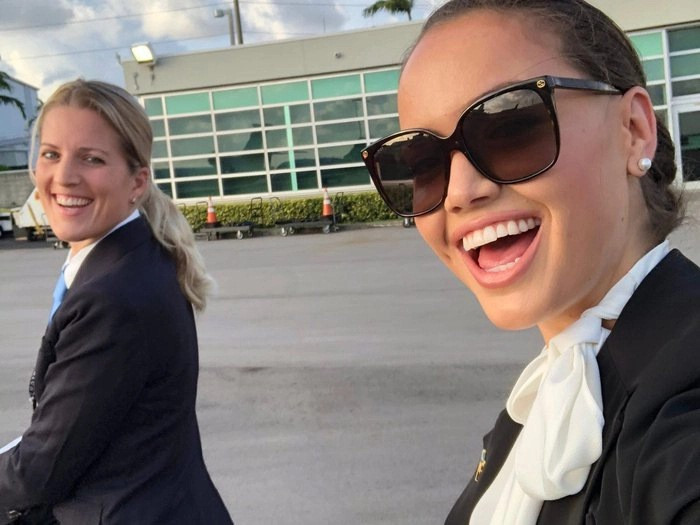 Cuộc sống của nữ tiếp viên hàng không cho giới siêu giàu đi kèm với mức lương khủng từ 150 bảng Anh(khoảng hơn 4 triệu đồng) đến 450 bảng Anh (hơn 12 triệu đồng) một ngày.