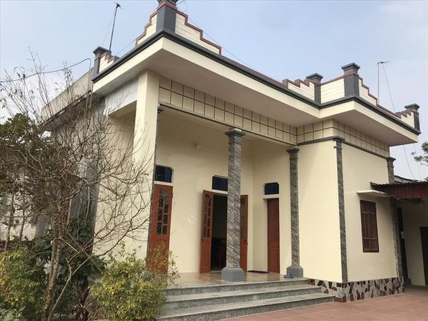 Bên cạnh đó, anh chàng còn gửi tiền về quê để bố mẹ xây sửa lại căn nhà khang trang, rộng đẹp.