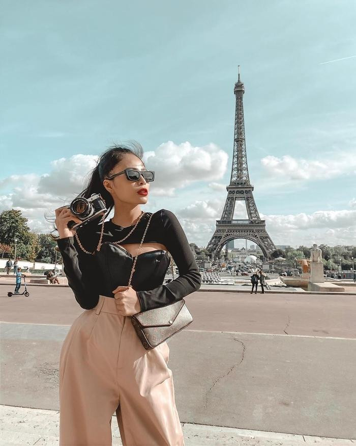 Song song với việc ở nhà chăm sóc con trai, ca nương Kiều Anh vẫn duy trì việc buôn bán riêng. Ảnh: FBNV