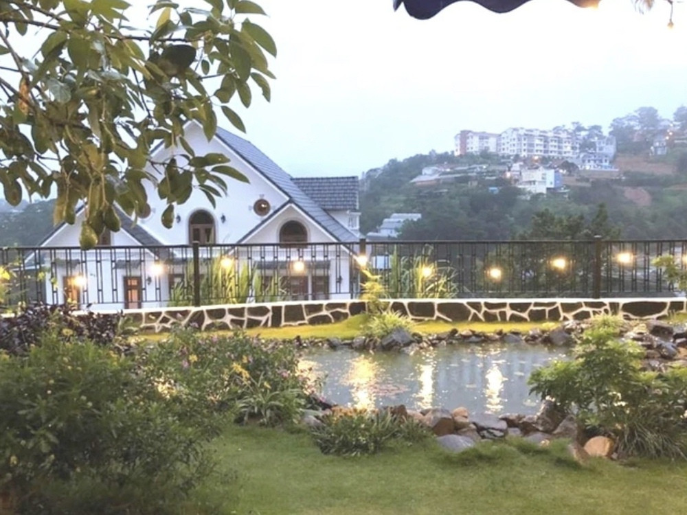 Trước đó, Nguyên Vũ từng khiến khán giả "xuýt xoa" khi hé lộ cơ ngơi rộng lớn 1000m2 ở Đà Lạt.