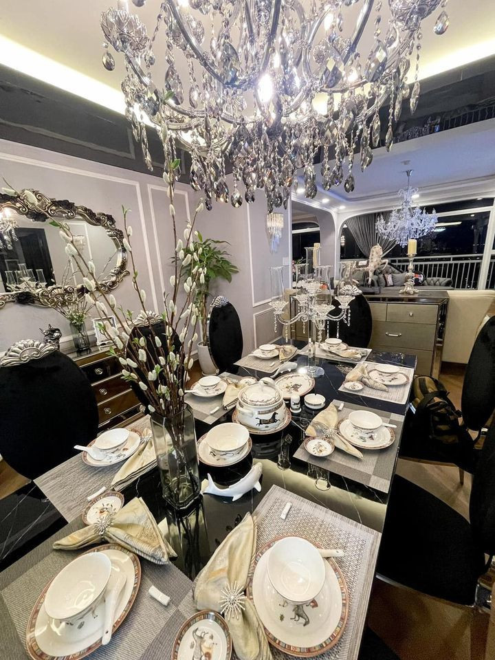 Nguyên Vũ tự tay sắp xếp các chi tiết cho tổ ấm nhỏ.