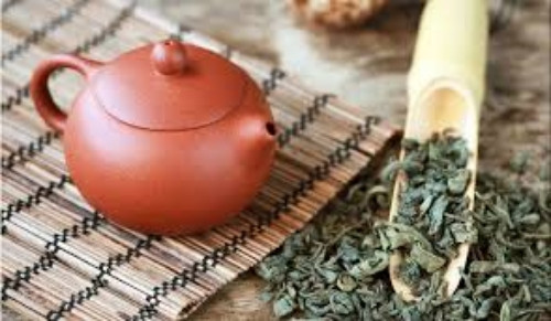 Từ lâu, thưởng trà đã trở thành thú vui, nét tao nhã trong văn hoá truyền thống. Tuy nhiên, hơn cả vị ngon của trà, chiếc ấm pha trà cũng là người bạn tri âm cùng thưởng chén trà. Ảnh: Diva gốm sứ