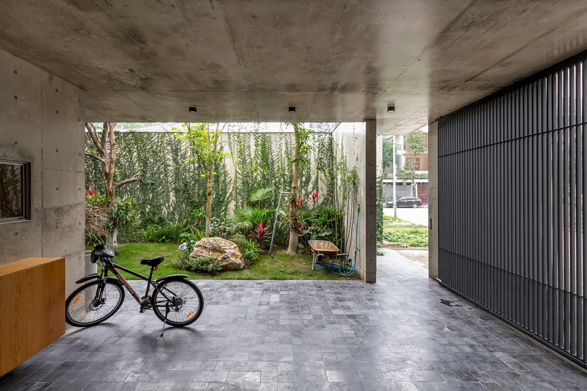 Kiến trúc sư muốn thiết kế nhà bằng bê tông trần. Đây là loại vật liệu khá phổ biến trên thế giới nhưng vẫn còn khá mới mẻ ở Việt Nam. Đây là loại vật liệu bền vững với thời gian.