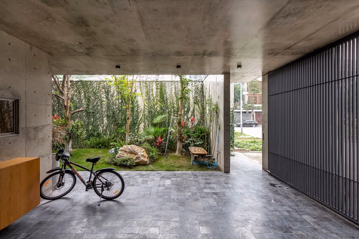 Kiến trúc sư muốn thiết kế nhà bằng bê tông trần. Đây là loại vật liệu khá phổ biến trên thế giới nhưng vẫn còn khá mới mẻ ở Việt Nam. Đây là loại vật liệu bền vững với thời gian.