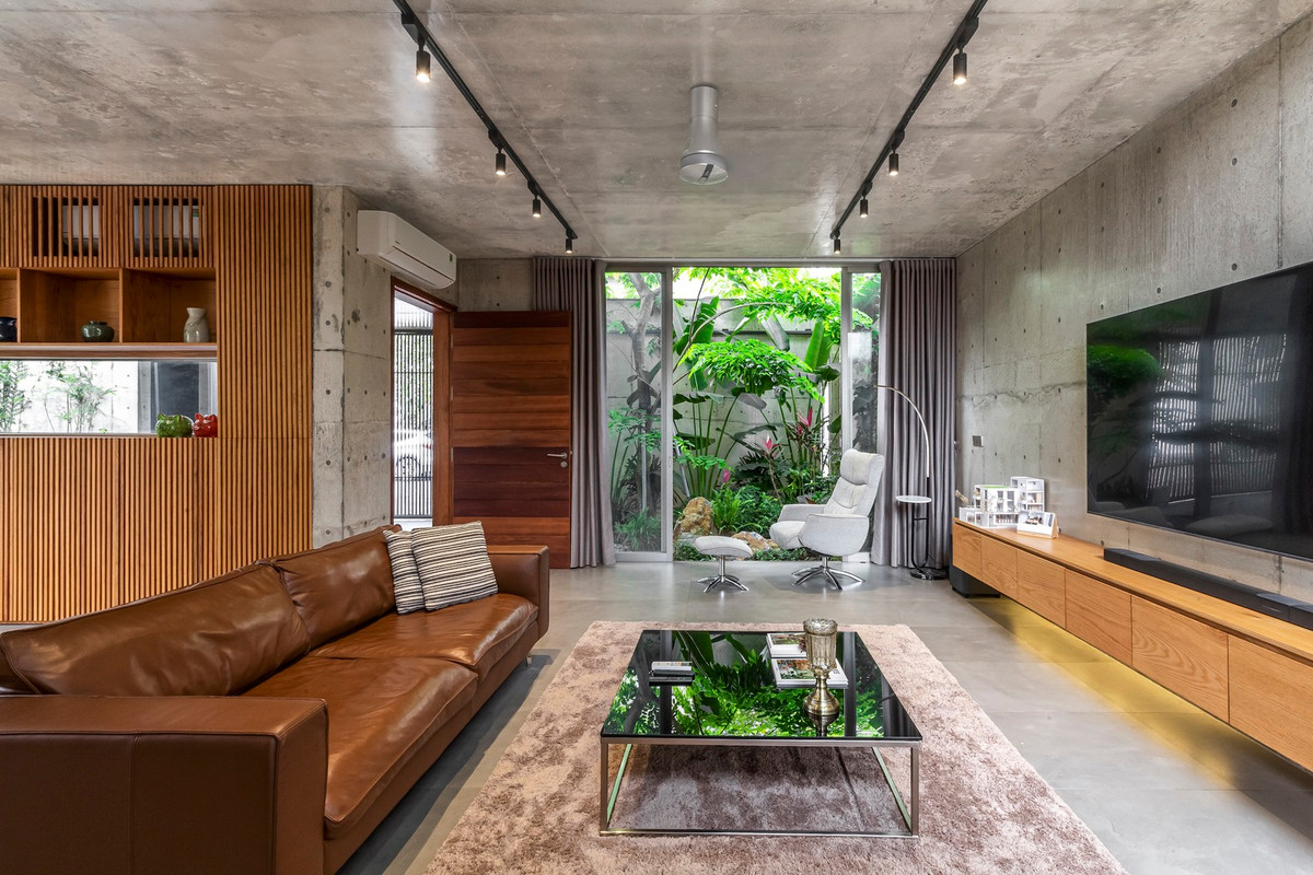 Phương án được lựa chọn là hai khối nhà bố cục xô lệch tạo ra các khoảng vườn xen kẽ với ngôi nhà, tạo sự cân bằng giữa thiên nhiên và kiến trúc.